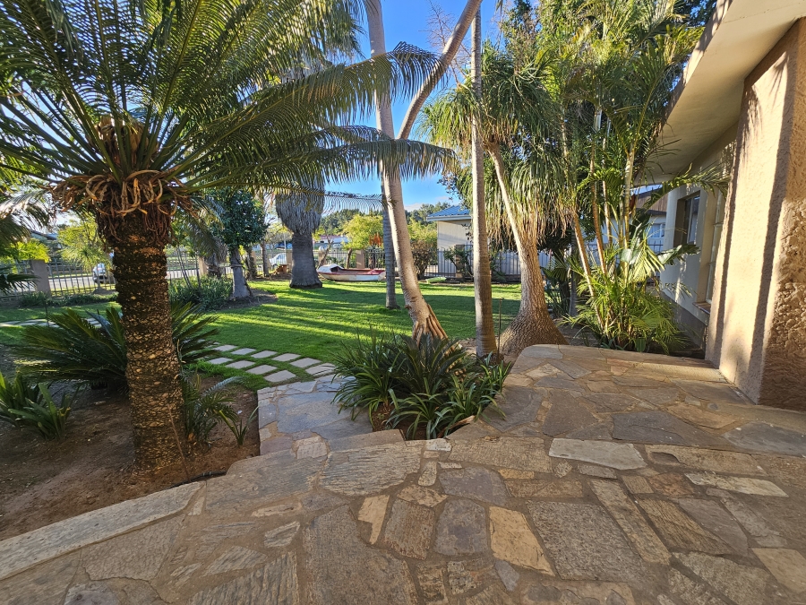 5 Bedroom Property for Sale in Riversdale Western Cape